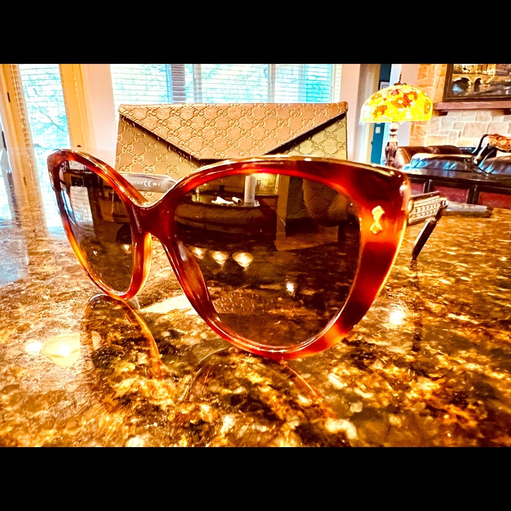 Gucci Sunglasses 🕶